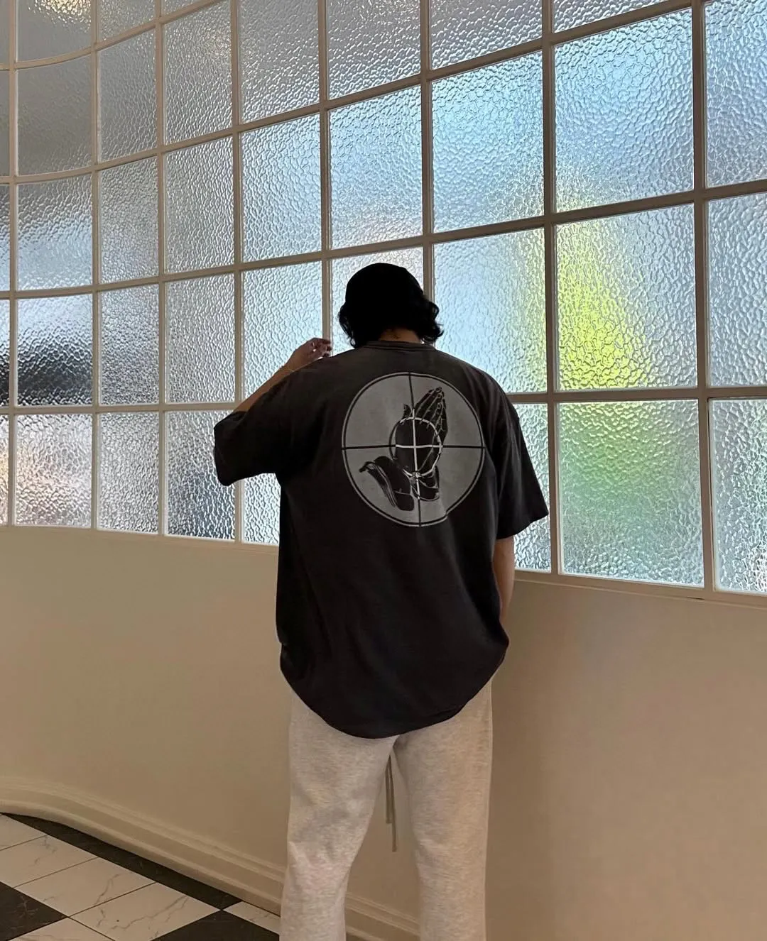 SAINT Mxxxxxx × FEAR OF GOD FG_SS TEE/SNT OF GOD/BLK 25SS Heavy FOG collaboration SAINT OF GOD prayer short sleeves Washed black S-XL This season's heavy collaboration FOG manager JERRY personally carries the goods SAINT OF GOD series collaboration has gained quite a buzz Customized original co-branded main label/wash label Top-notch printing technology Uses front and rear silver sand and cracked pulp Deep restoration
